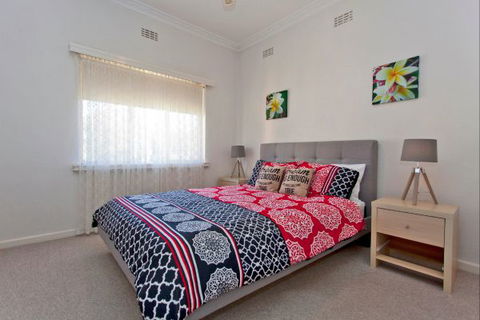 Relax On Regina - Accommodation Broome 54