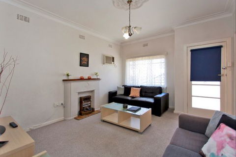 Relax On Regina - Accommodation Broome 56