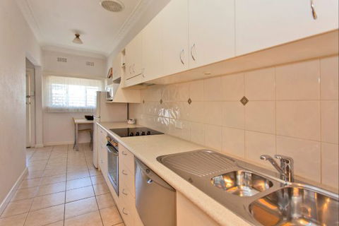 Relax On Regina - Accommodation Broome 57