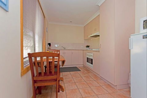 Relax On Regina - Accommodation Broome 8