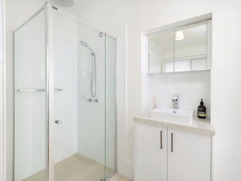 Relax On Regina - Accommodation Broome 25