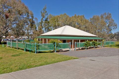 Relax On Regina - Accommodation Broome 28