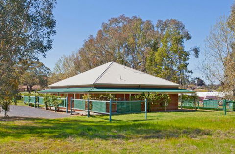 Relax On Regina - Accommodation Broome 29