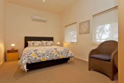 Relax On Regina - Accommodation Broome 31