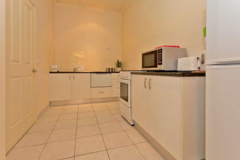 Relax On Regina - Accommodation Broome 33