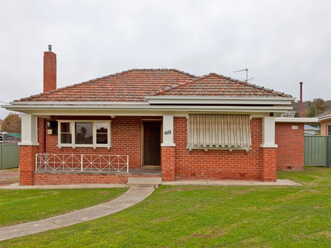 Red Brick Beauty - Accommodation Broome 0