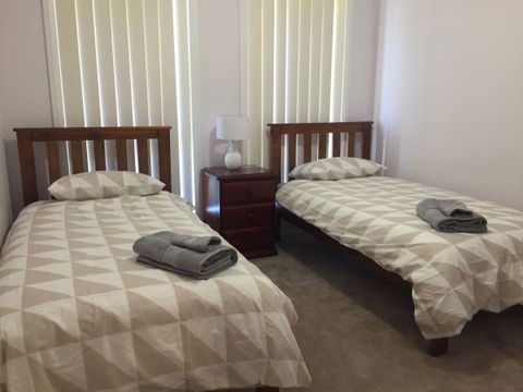 Relax On Regina - Accommodation Broome 64