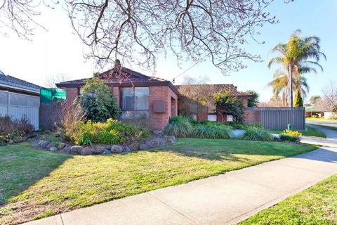 Relax On Regina - Accommodation Broome 66