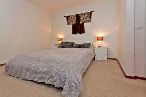 Relax On Regina - Accommodation Broome 67