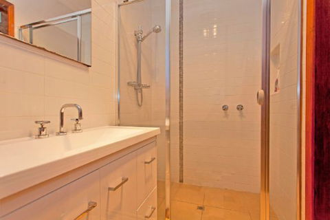 Relax On Regina - Accommodation Broome 68