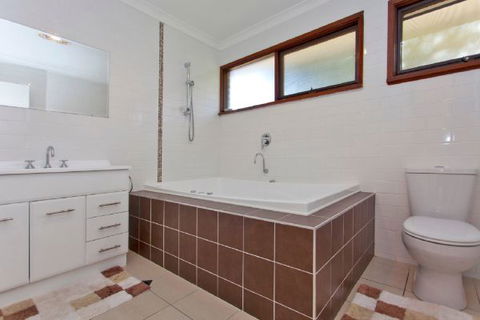 Relax On Regina - Accommodation Broome 72