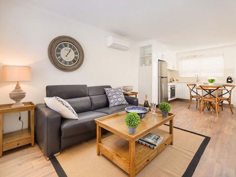 Relax On Regina - Accommodation Broome 34