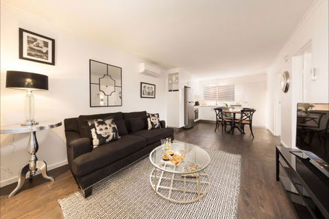 Relax On Regina - Accommodation Broome 41