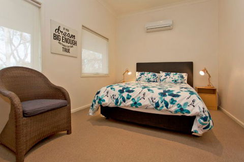 Relax On Regina - Accommodation Broome 50