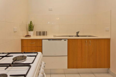 Relax On Regina - Accommodation Broome 52