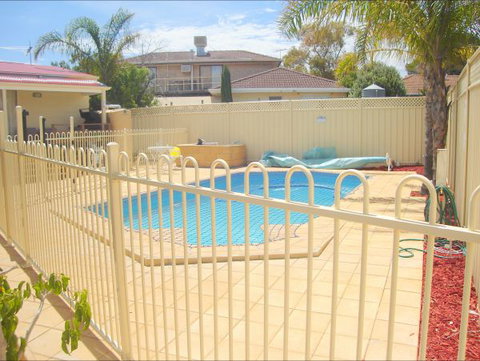 Christies Cottage For Holidays And Relocations. - Accommodation Broome 1