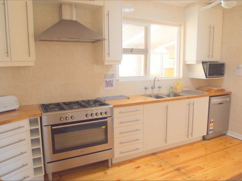 Christies Cottage For Holidays And Relocations. - Accommodation Broome 4