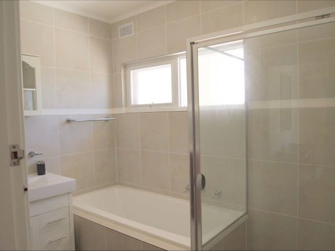 Christies Cottage For Holidays And Relocations. - Accommodation Broome 7