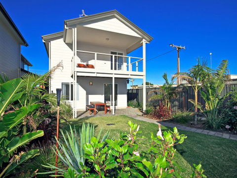 Century 21 SouthCoast: Moana Blue - Accommodation Broome 9