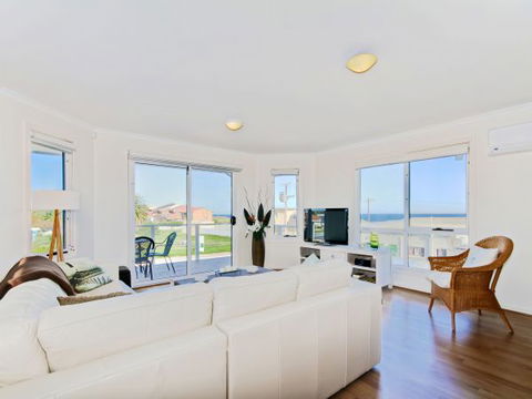 Century 21 SouthCoast: Moana Blue - Accommodation Broome 10