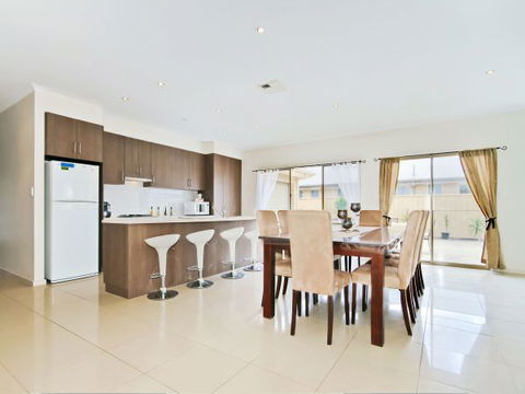 Century 21 SouthCoast: Moana Blue - Accommodation Broome 28