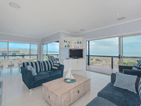Century 21 SouthCoast: Moana Blue - Accommodation Broome 43