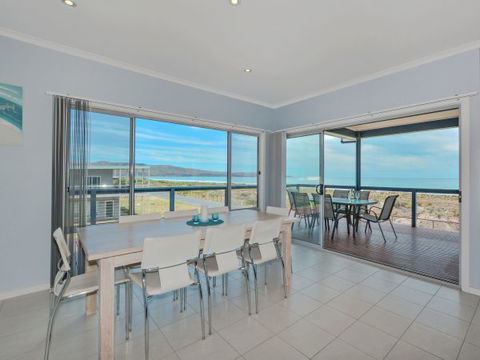 Century 21 SouthCoast: Moana Blue - Accommodation Broome 44