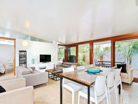 Century 21 SouthCoast: Moana Blue - Accommodation Broome 69