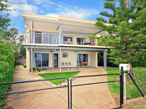 Century 21 SouthCoast: Moana Blue - Accommodation Broome 71