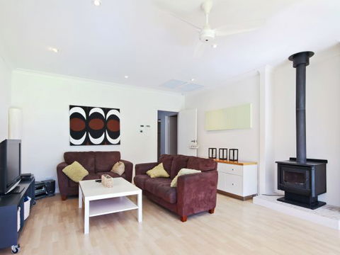 Century 21 SouthCoast: Moana Blue - Accommodation Broome 87