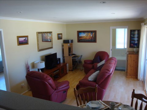 Christies Cottage For Holidays And Relocations. - Accommodation Broome 24