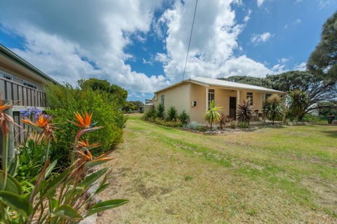 Anderl's Beach Cottage - Accommodation Broome 1