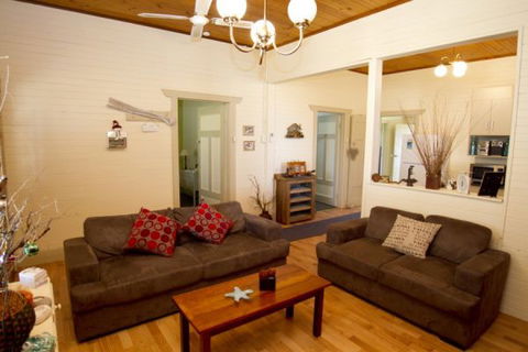 Anderl's Beach Cottage - Accommodation Broome 2