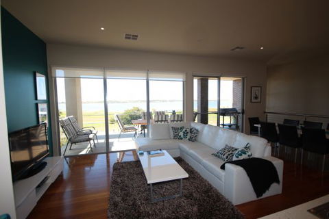 LJ Hooker Goolwa Holiday Rentals - 42 Underwood Avenue, Goolwa Beach - Accommodation Broome 0