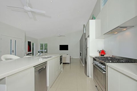 Poolside - Accommodation Broome 2
