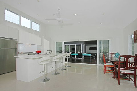 Poolside - Accommodation Broome 3