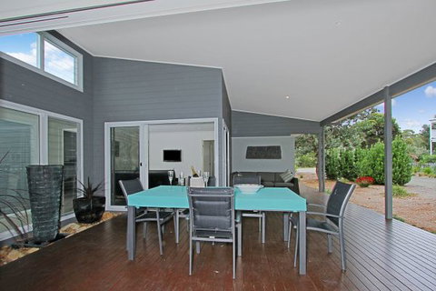 Poolside - Accommodation Broome 4