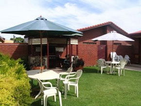 Golden Chain Murray River Motel - Accommodation Broome 2