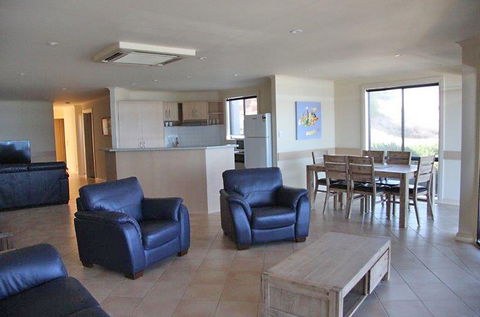 Cliff House Beachfront Villas - Accommodation Broome 4