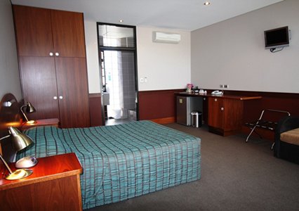 Highlander Hotel Bar Kitchen Rooftop - Accommodation Broome 2
