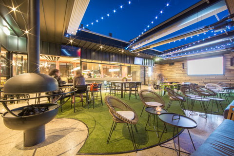 Highlander Hotel Bar Kitchen Rooftop - Accommodation Broome 7