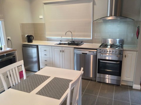 High Peaks Cottages - Accommodation Broome 2