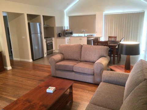 High Peaks Cottages - Accommodation Broome 4