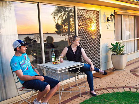 17 QED Lakehouse - Accommodation Broome 1