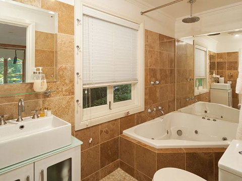 Aldgate Creek Cottage Bed And Breakfast - Accommodation Broome 3