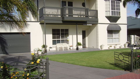 Glenelg Sea-Breeze B&B - Accommodation Broome 0