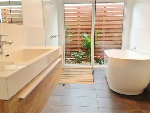 All Decked Out: Lake Conjola - Accommodation Broome 1