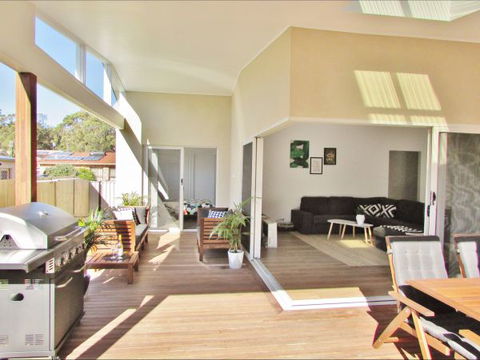 All Decked Out: Lake Conjola - Accommodation Broome 2