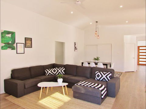 All Decked Out: Lake Conjola - Accommodation Broome 5