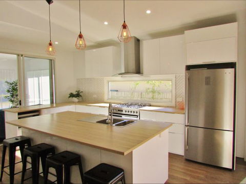 All Decked Out: Lake Conjola - Accommodation Broome 6